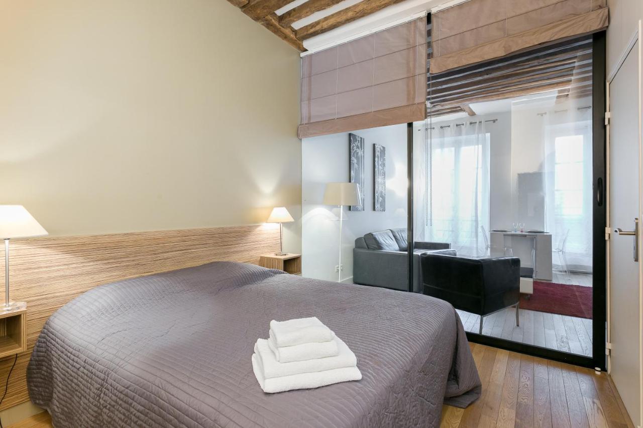 Appartement Le Marais Place Sainte Catherine With Ac Parijs